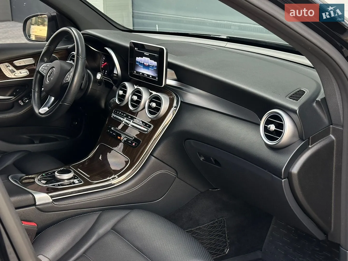 2020 Mercedes-Benz GLC - мініатюра 38