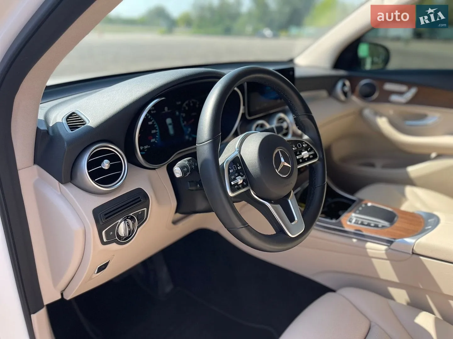 2022 Mercedes-Benz GLC - мініатюра 28
