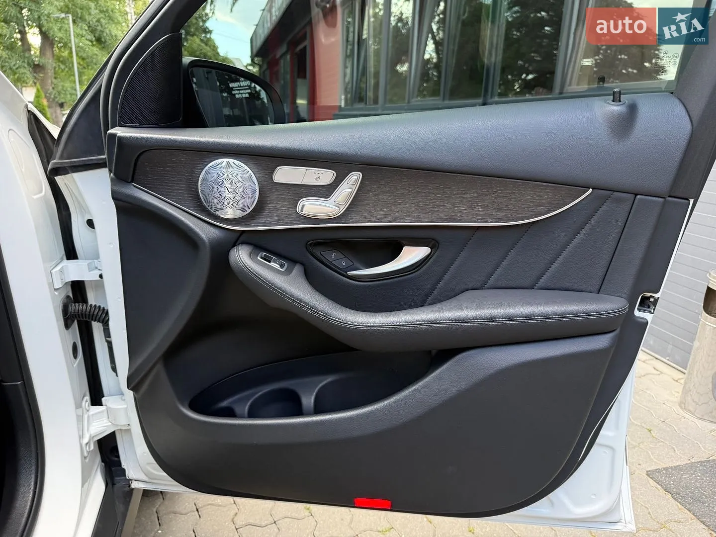2019 Mercedes-Benz GLC - мініатюра 24