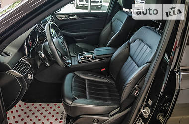 Позашляховик / Кросовер Mercedes-Benz GLE-Class 2016 в 