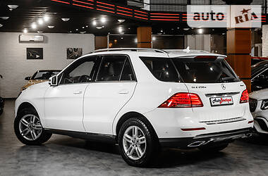 Позашляховик / Кросовер Mercedes-Benz GLE-Class 2017 в 