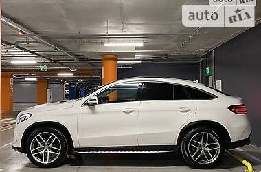 Позашляховик / Кросовер Mercedes-Benz GLE-Class 2016 в 