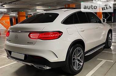 Позашляховик / Кросовер Mercedes-Benz GLE-Class 2016 в 
