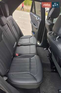 Внедорожник / Кроссовер Mercedes-Benz GLE-Class 2017 в 