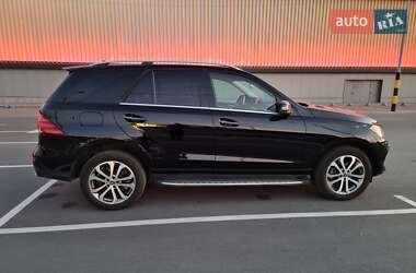 Внедорожник / Кроссовер Mercedes-Benz GLE-Class 2017 в 