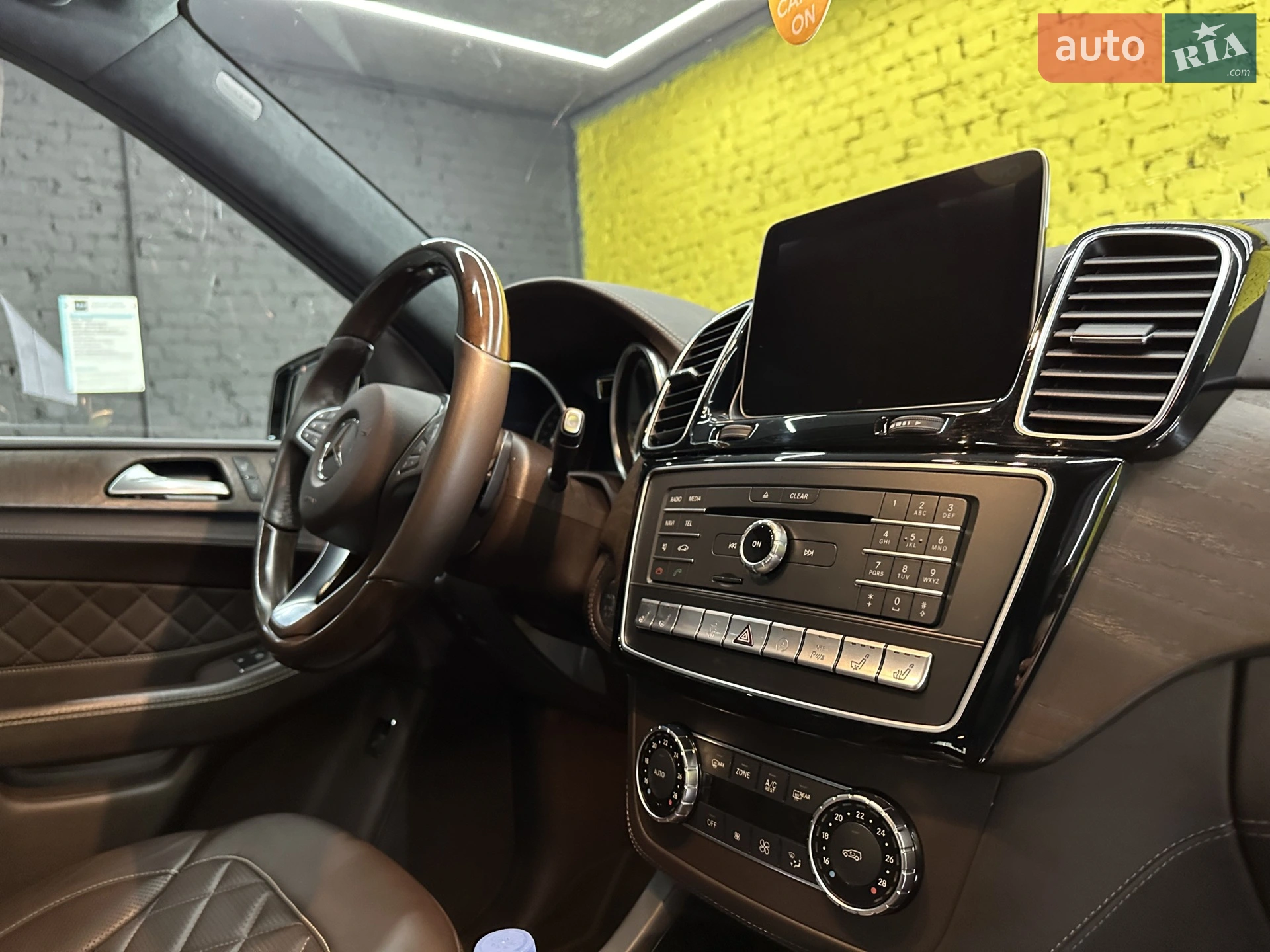 2017 Mercedes-Benz GLE - мініатюра 15
