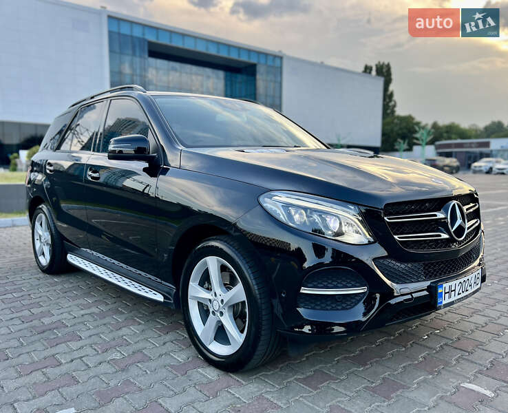 Позашляховик / Кросовер Mercedes-Benz GLE-Class 2015 в 