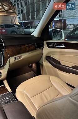 Внедорожник / Кроссовер Mercedes-Benz GLE-Class 2016 в 