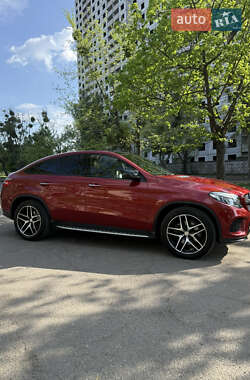 Позашляховик / Кросовер Mercedes-Benz GLE-Class 2016 в 