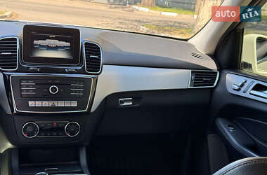 Внедорожник / Кроссовер Mercedes-Benz GLE-Class 2015 в 