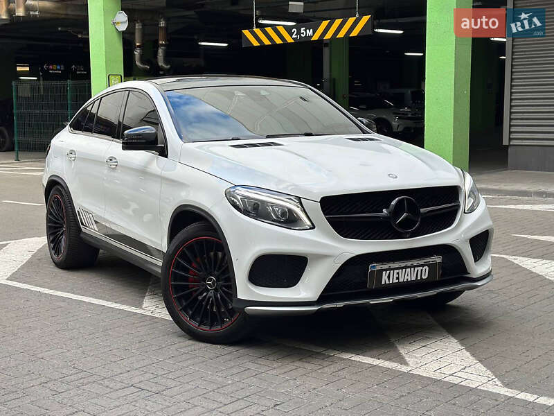 Позашляховик / Кросовер Mercedes-Benz GLE-Class 2016 в 