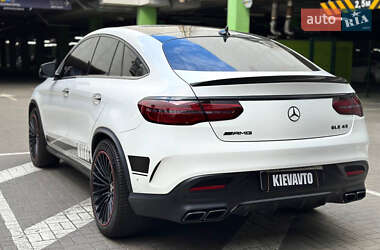 Позашляховик / Кросовер Mercedes-Benz GLE-Class 2016 в 