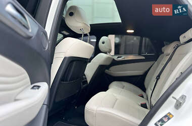 Позашляховик / Кросовер Mercedes-Benz GLE-Class 2016 в 