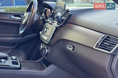 Внедорожник / Кроссовер Mercedes-Benz GLE-Class 2016 в 