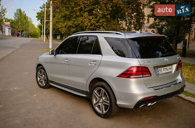 Внедорожник / Кроссовер Mercedes-Benz GLE-Class 2016 в 