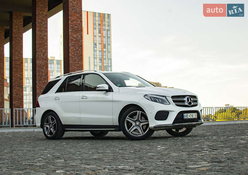 Внедорожник / Кроссовер Mercedes-Benz GLE-Class 2016 в 