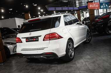 Позашляховик / Кросовер Mercedes-Benz GLE-Class 2016 в 