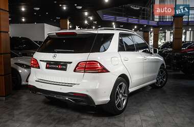 Позашляховик / Кросовер Mercedes-Benz GLE-Class 2016 в 