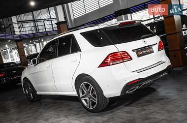 Позашляховик / Кросовер Mercedes-Benz GLE-Class 2016 в 