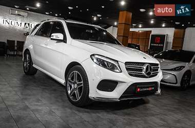 Позашляховик / Кросовер Mercedes-Benz GLE-Class 2016 в 
