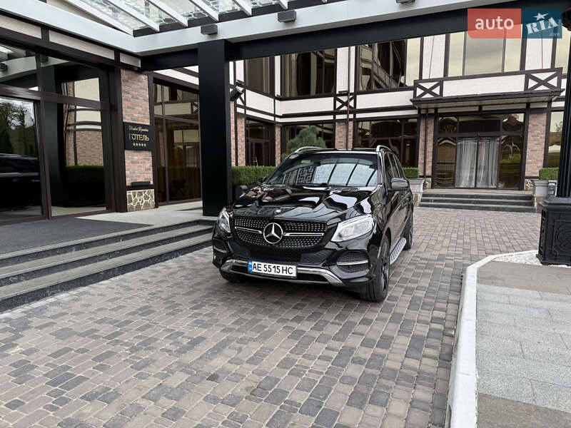 Внедорожник / Кроссовер Mercedes-Benz GLE-Class 2016 в 