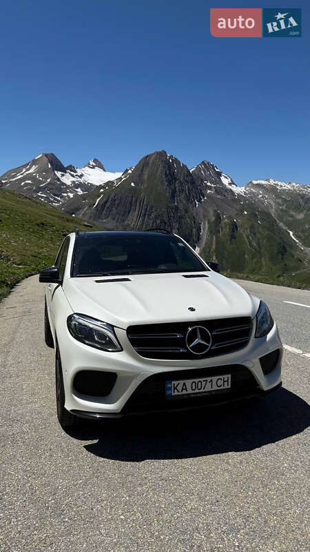 Позашляховик / Кросовер Mercedes-Benz GLE-Class 2017 в 