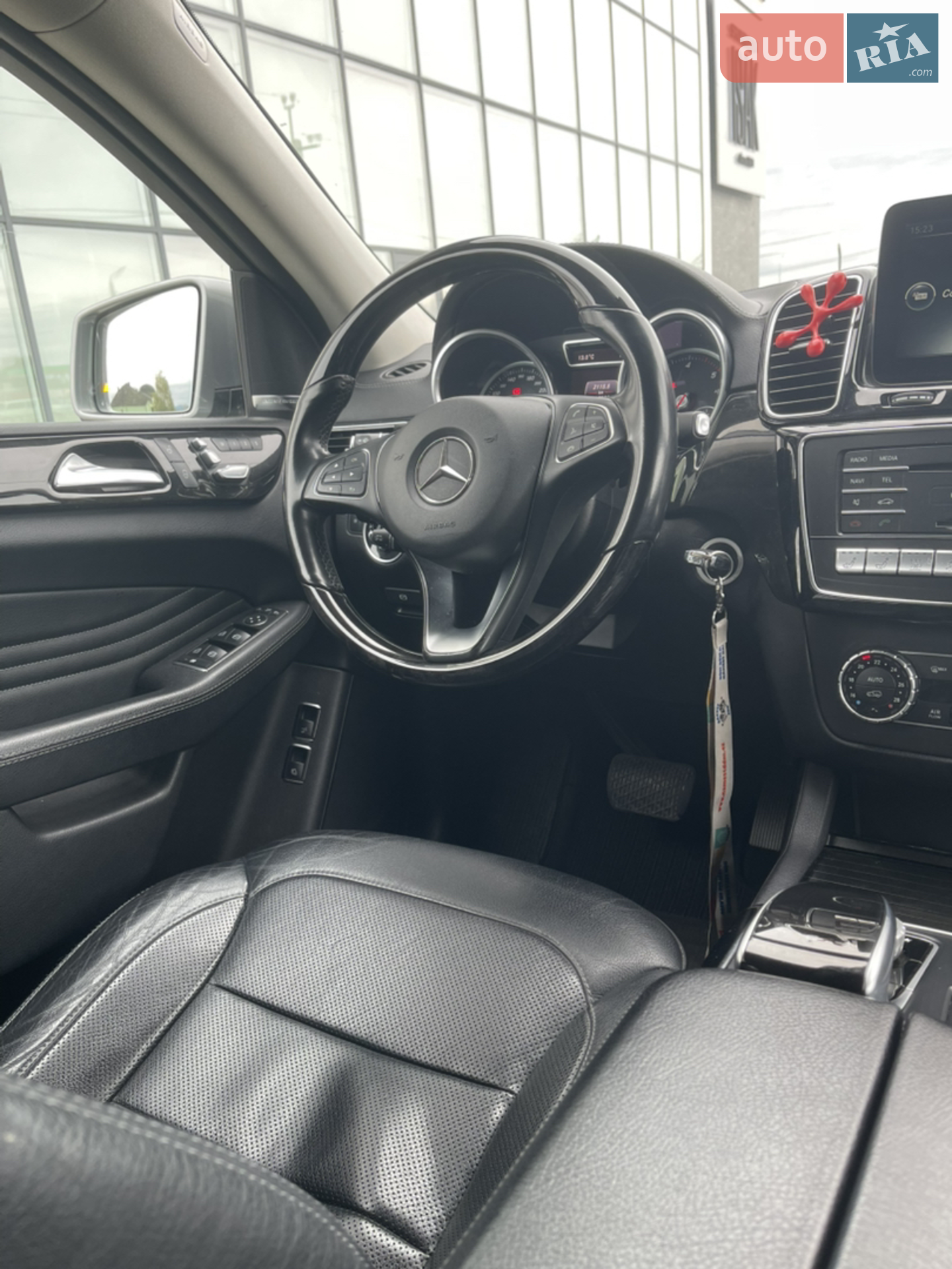 2016 Mercedes-Benz GLE - мініатюра 15
