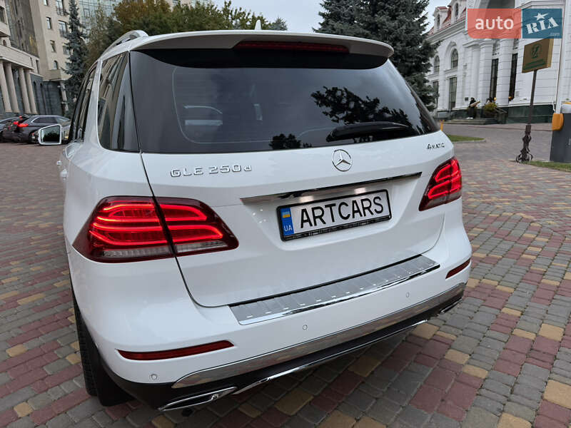 Внедорожник / Кроссовер Mercedes-Benz GLE-Class 2015 в Одессе фото 8 Внедорожник / Кроссовер Mercedes-Benz GLE-Class 2015 в Одессе
