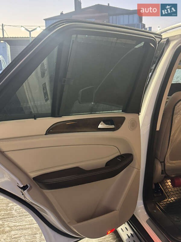 Внедорожник / Кроссовер Mercedes-Benz GLE-Class 2016 в Белой Церкви фото 25 Внедорожник / Кроссовер Mercedes-Benz GLE-Class 2016 в Белой Церкви