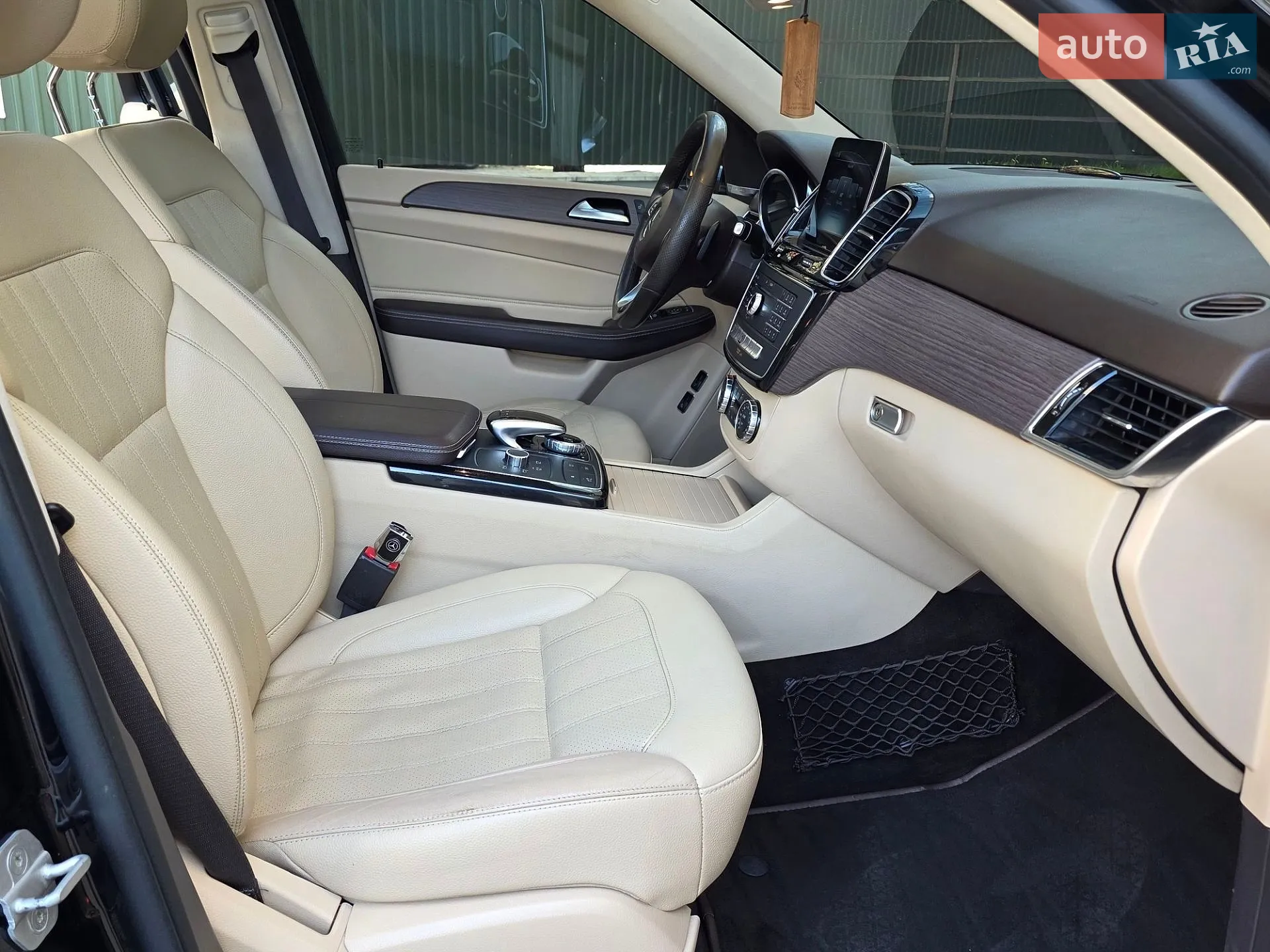 2016 Mercedes-Benz GLE - мініатюра 38