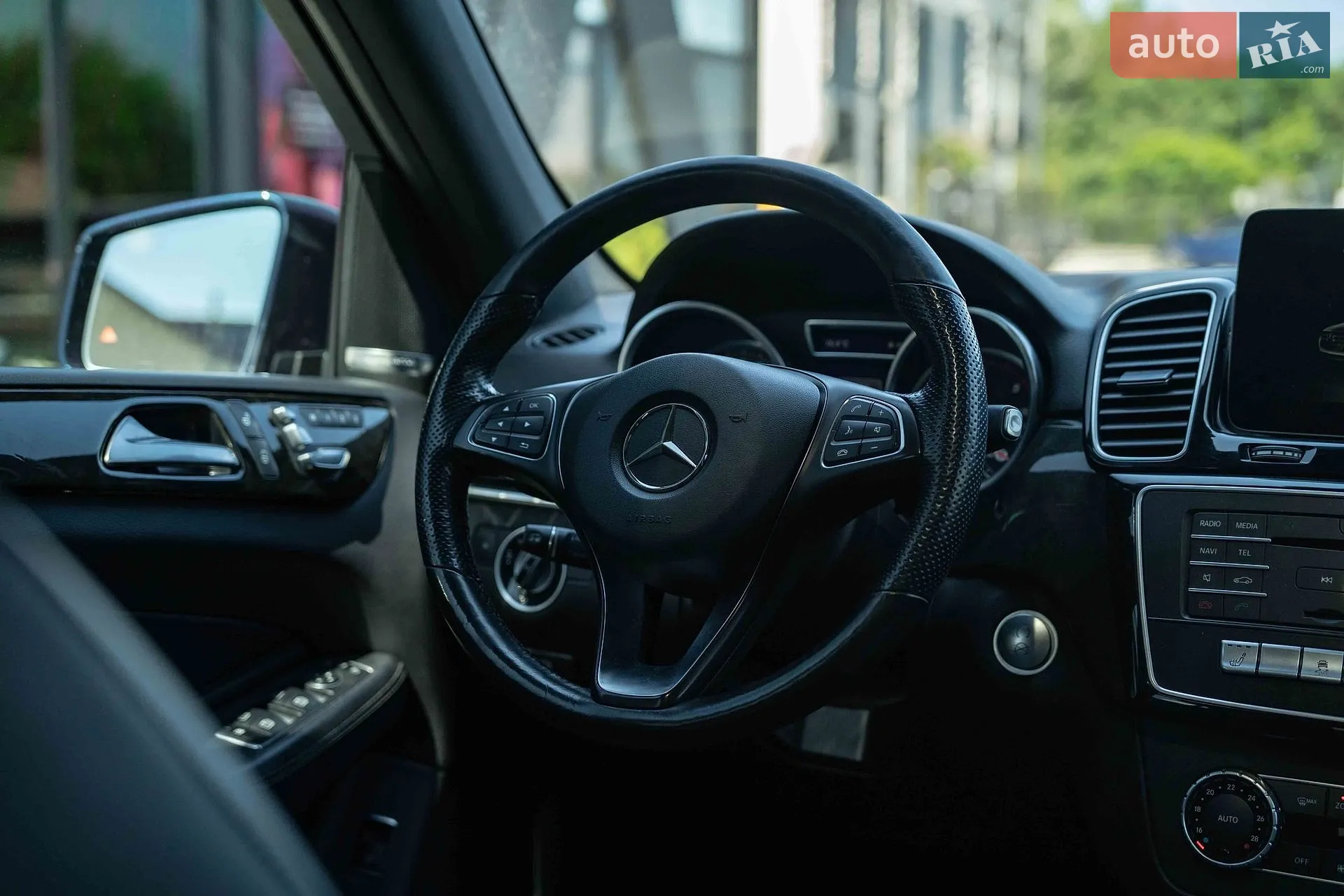 2016 Mercedes-Benz GLE - мініатюра 28