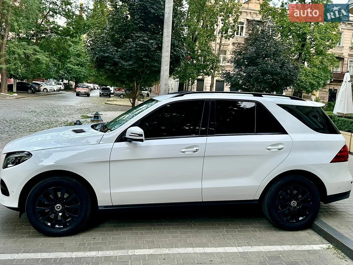 2017 Mercedes-Benz GLE - мініатюра 30
