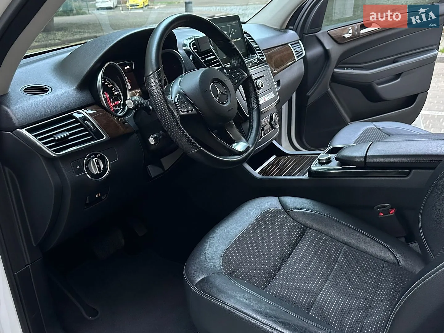 2017 Mercedes-Benz GLE - мініатюра 47