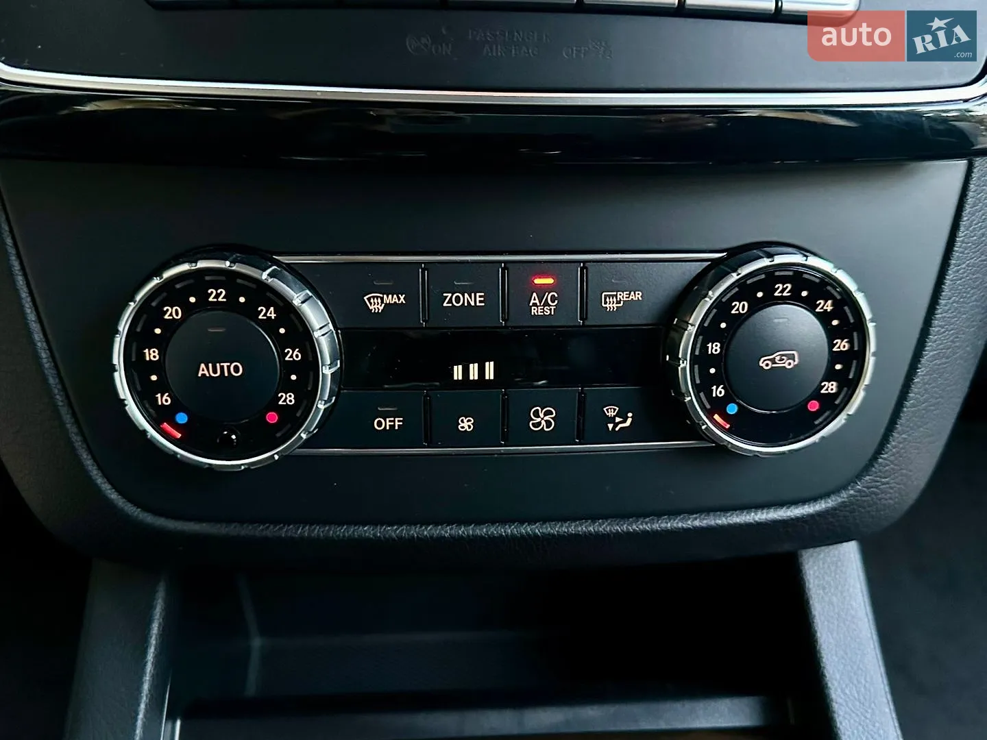 2017 Mercedes-Benz GLE - мініатюра 50