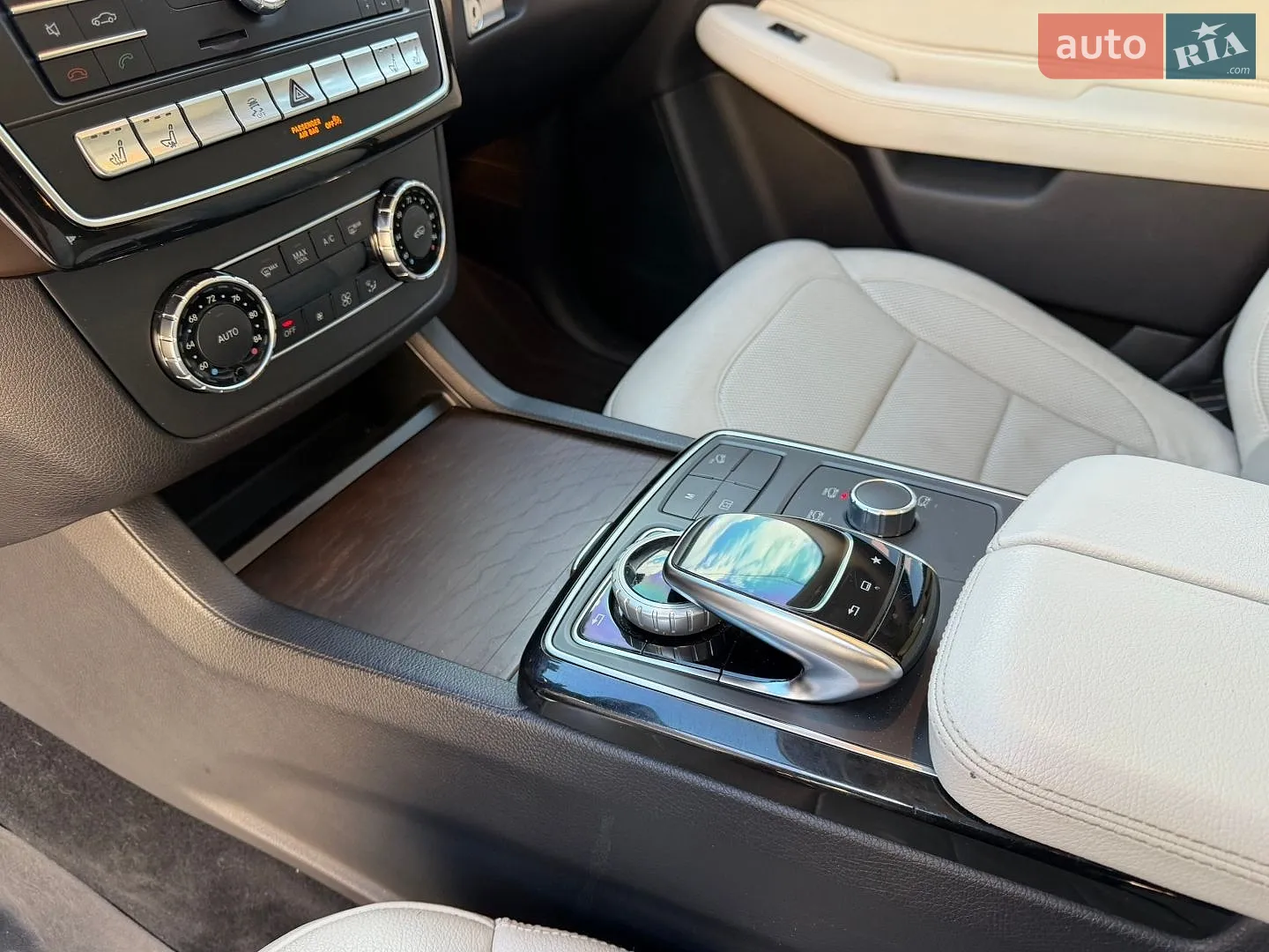 2016 Mercedes-Benz GLE - мініатюра 36