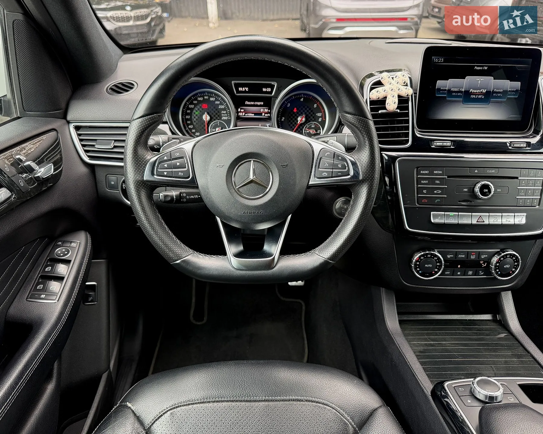 2016 Mercedes-Benz GLE - мініатюра 23