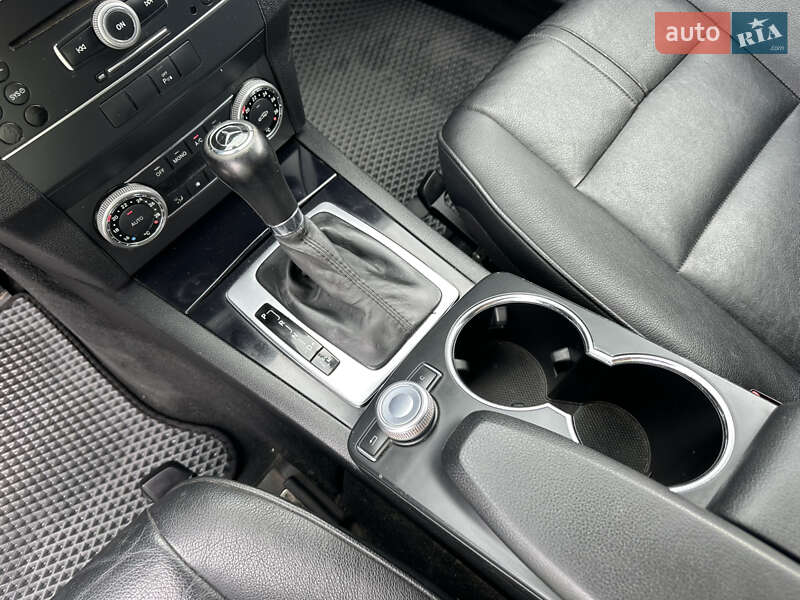 Внедорожник / Кроссовер Mercedes-Benz GLK-Class 2011 в Киеве