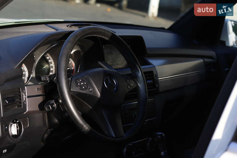 Позашляховик / Кросовер Mercedes-Benz GLK-Class 2010 в Львові фото 12 Позашляховик / Кросовер Mercedes-Benz GLK-Class 2010 в Львові