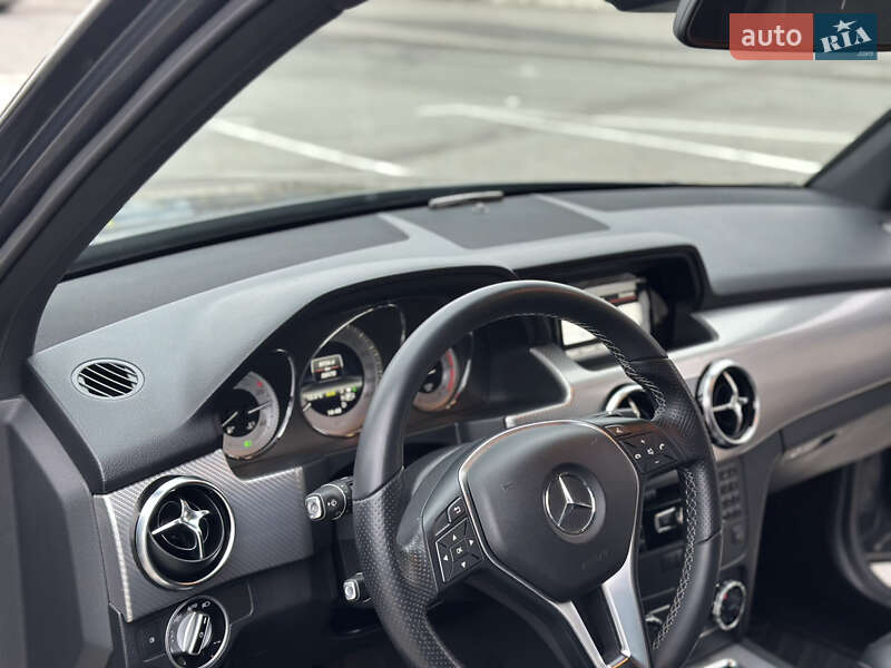 Внедорожник / Кроссовер Mercedes-Benz GLK-Class 2012 в Киеве
