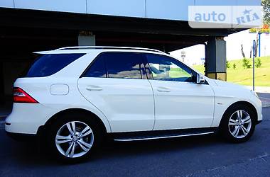 Внедорожник / Кроссовер Mercedes-Benz M-Class 2013 в Киеве