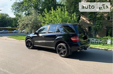Позашляховик / Кросовер Mercedes-Benz M-Class 2006 в 