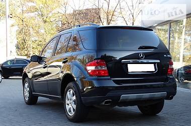 Позашляховик / Кросовер Mercedes-Benz M-Class 2006 в 