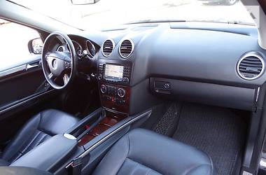 Позашляховик / Кросовер Mercedes-Benz M-Class 2006 в 