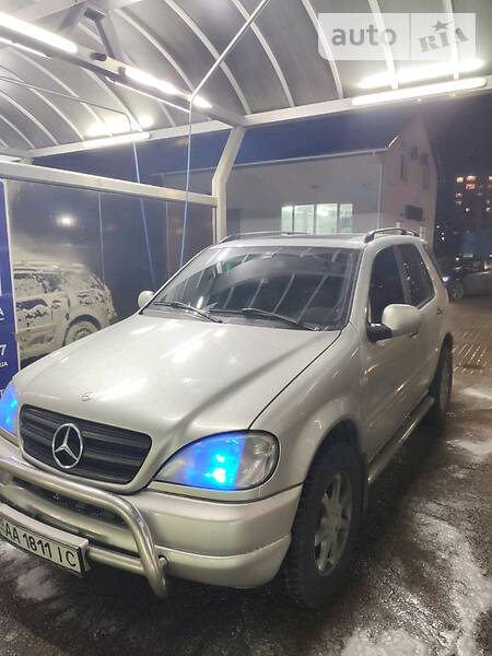 Позашляховик / Кросовер Mercedes-Benz M-Class 2000 в Києві
