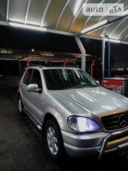 Позашляховик / Кросовер Mercedes-Benz M-Class 2000 в Києві