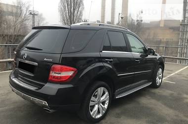 Позашляховик / Кросовер Mercedes-Benz M-Class 2008 в 