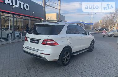 Позашляховик / Кросовер Mercedes-Benz M-Class 2013 в 