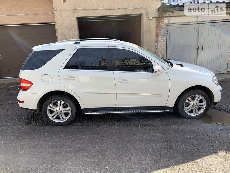 Позашляховик / Кросовер Mercedes-Benz M-Class 2011 в Харкові