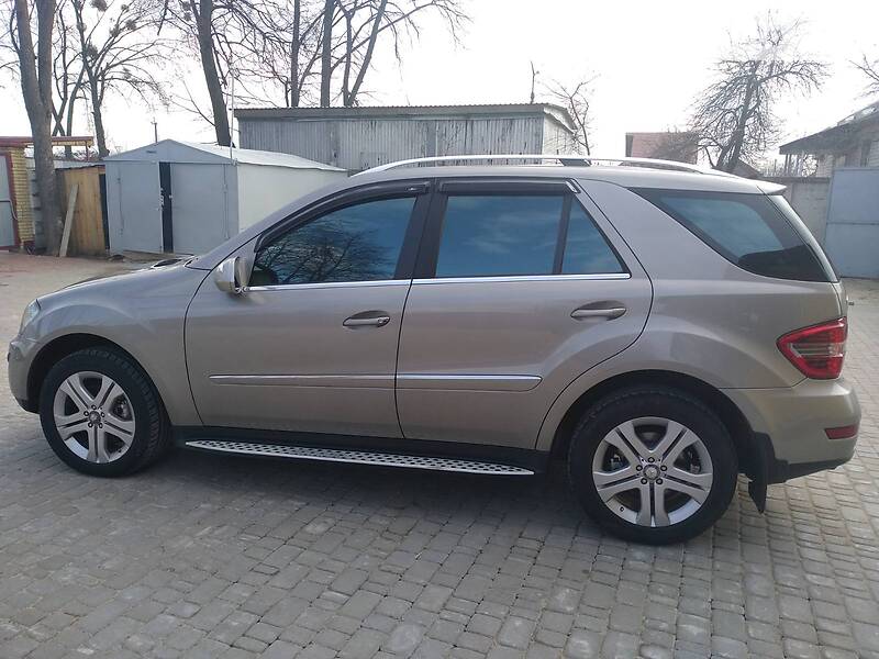 Позашляховик / Кросовер Mercedes-Benz M-Class 2009 в Коростені
