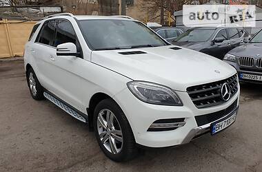 Позашляховик / Кросовер Mercedes-Benz M-Class 2014 в 